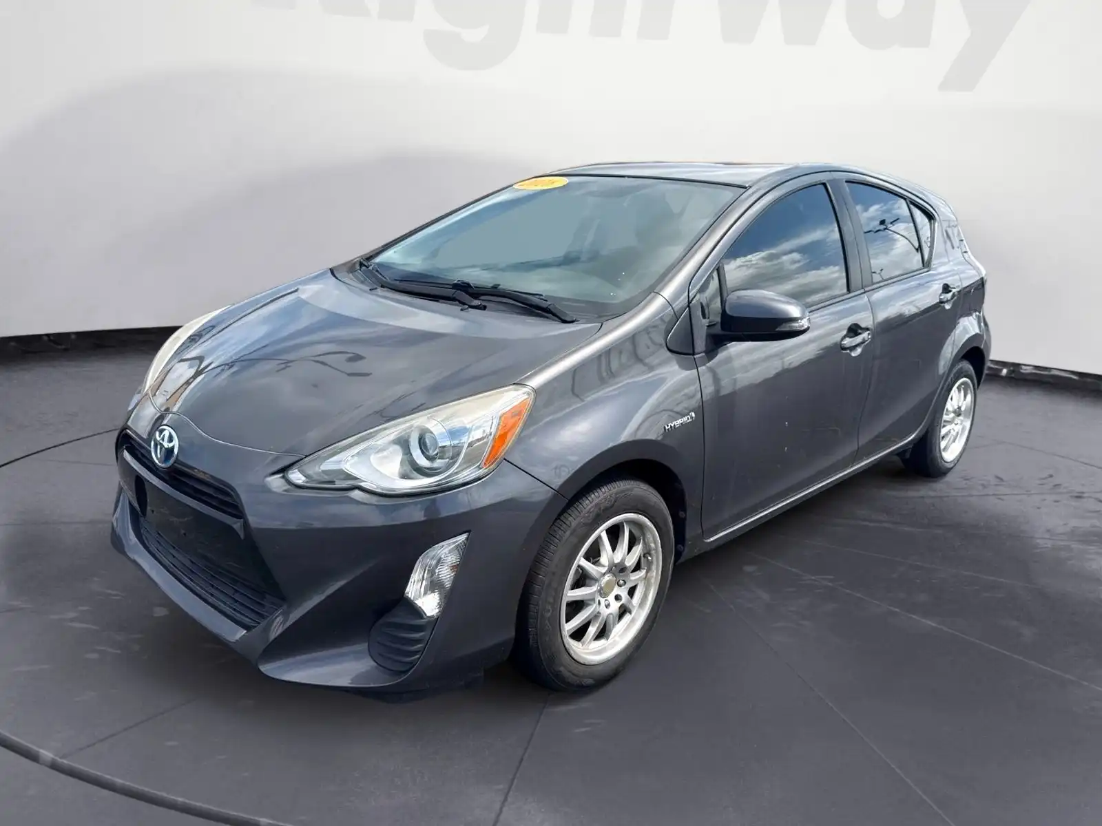 2016 Toyota Prius c Two's photo