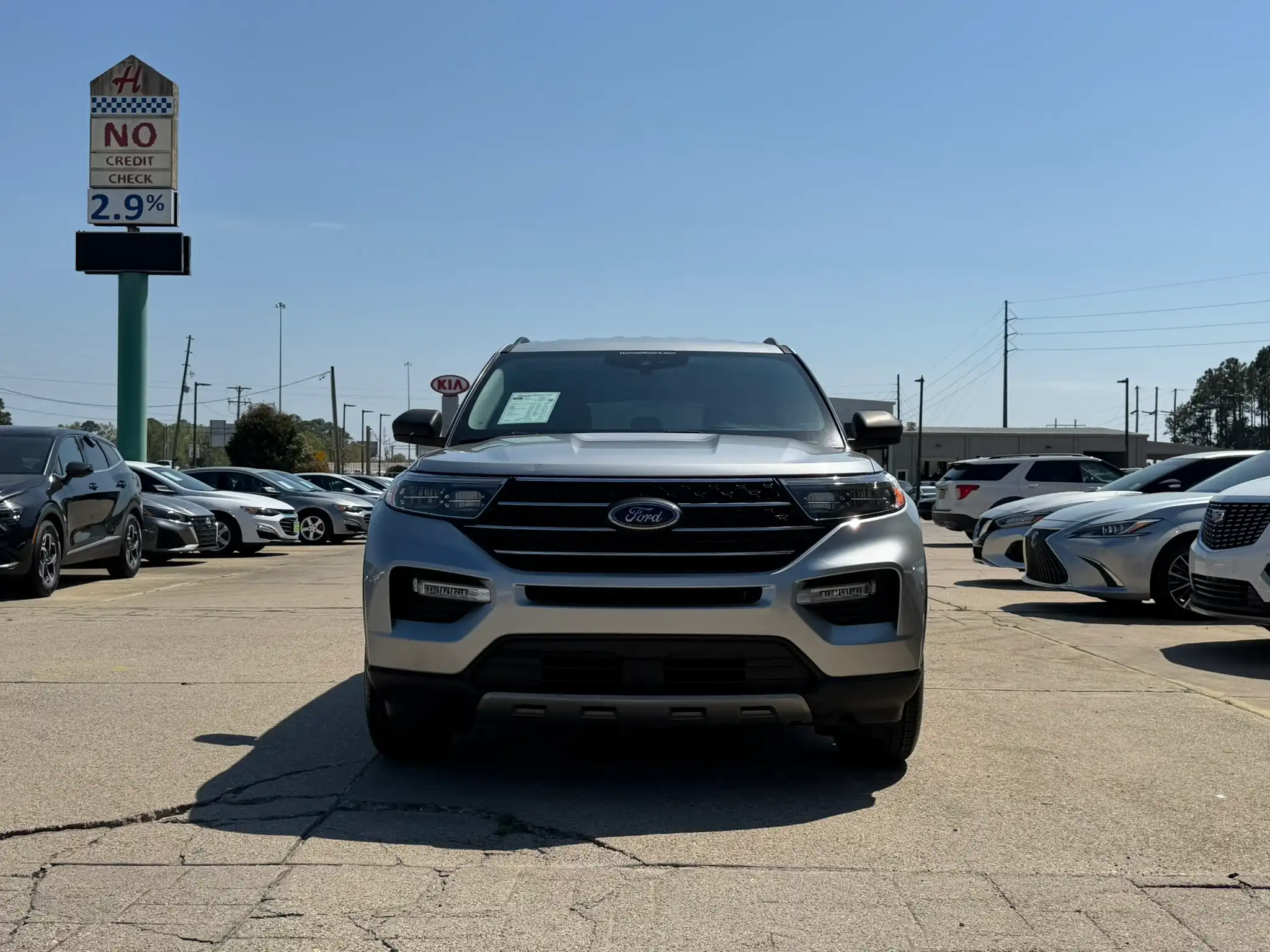 2023 Ford Explorer XLT RWD's photo