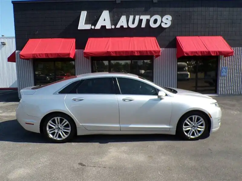 2016 Lincoln MKZ Front Wheel Drive's photo