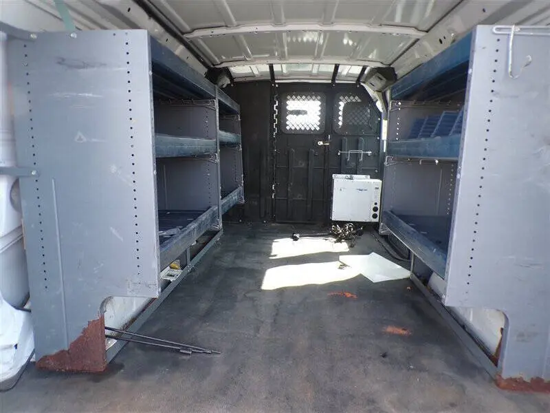 2009 Ford E-Series E-250 Van photo 3