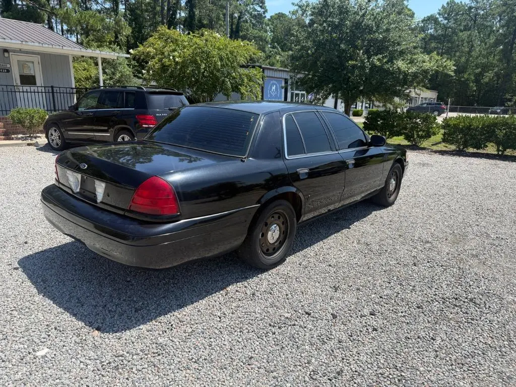 2006 Ford Crown Victoria Base photo 4