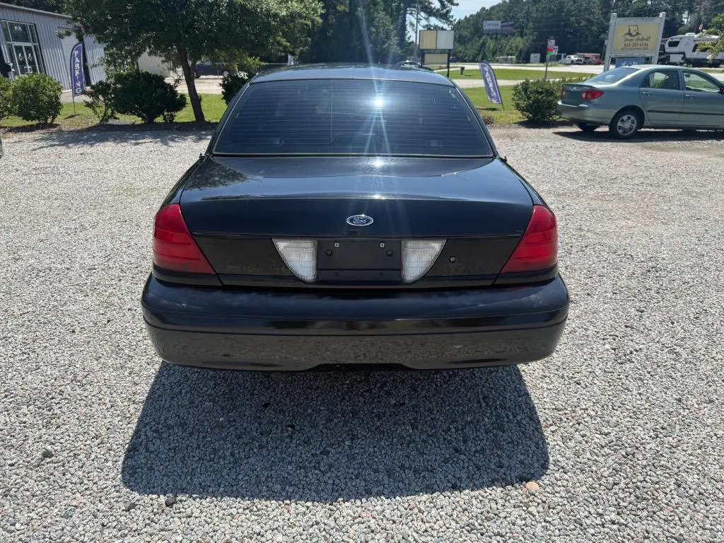2006 Ford Crown Victoria Base photo 5