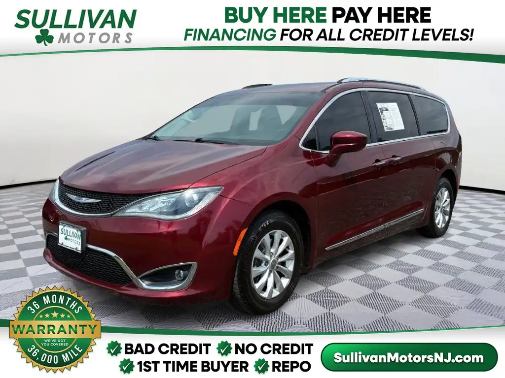 2019 Chrysler Pacifica Touring L's photo