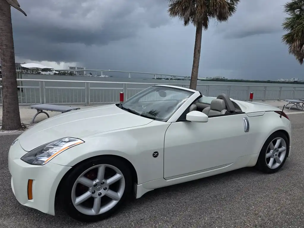 2004 Nissan 350Z Roadster Touring Auto's photo