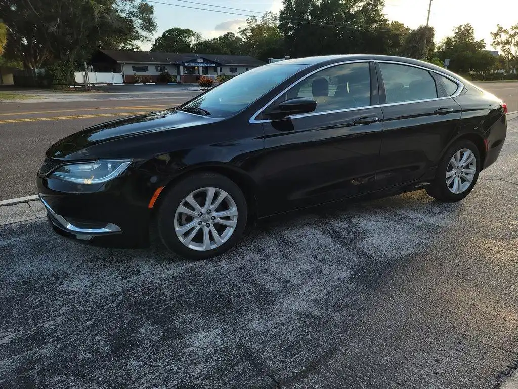 2016 Chrysler 200 Limited's photo