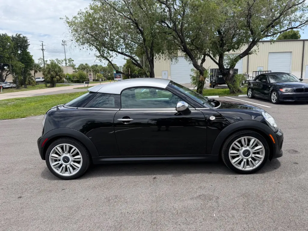 2012 MINI Cooper Base photo 4