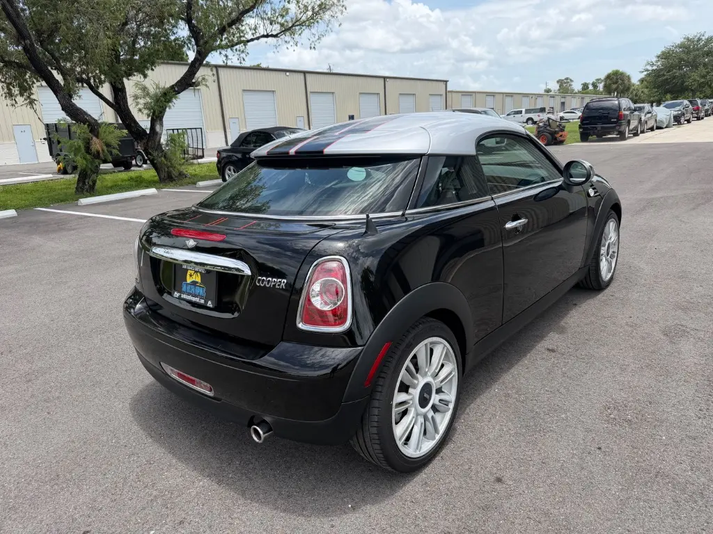 2012 MINI Cooper Base photo 5