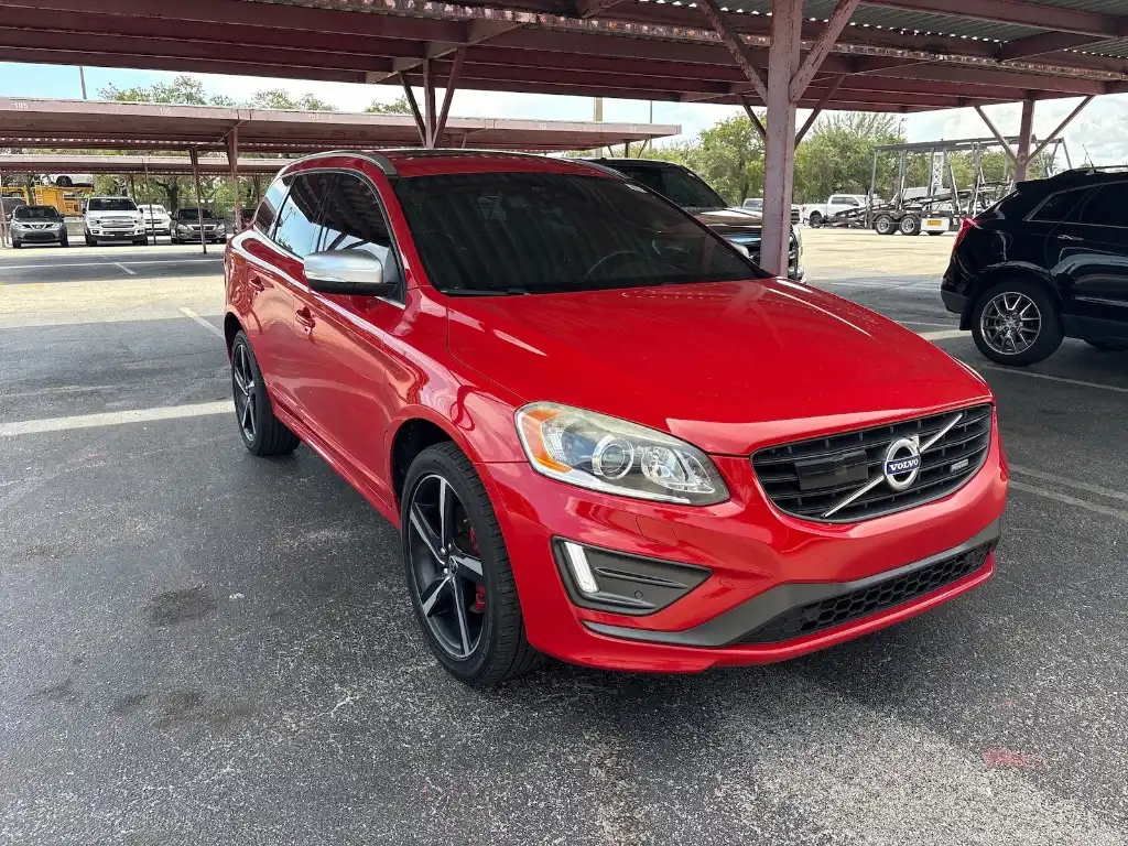 2015 Volvo XC60 T6 AWD Auto R-Design Platinum's photo