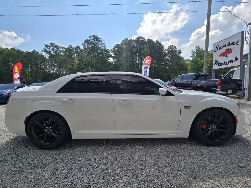 2023 Chrysler 300 C photo 3