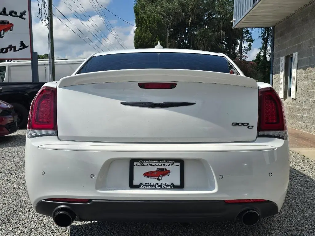 2023 Chrysler 300 C photo 5