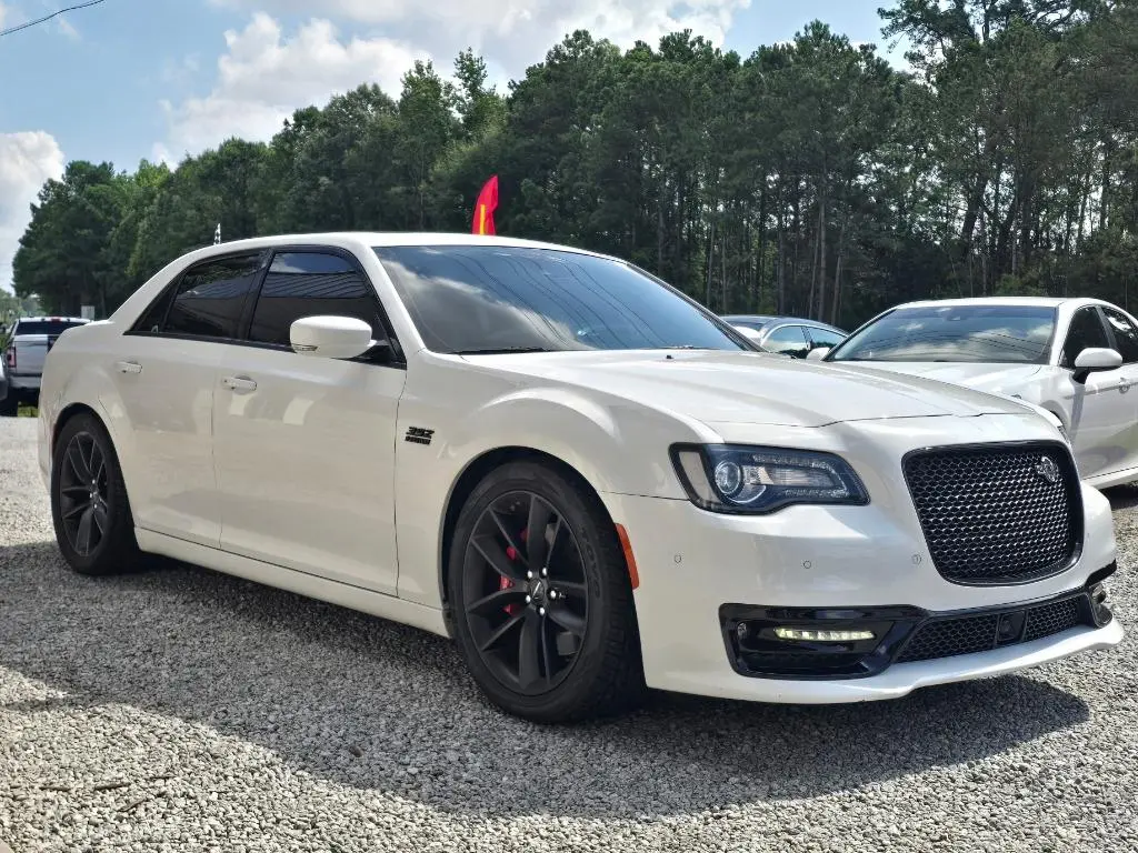 2023 Chrysler 300 C photo 4