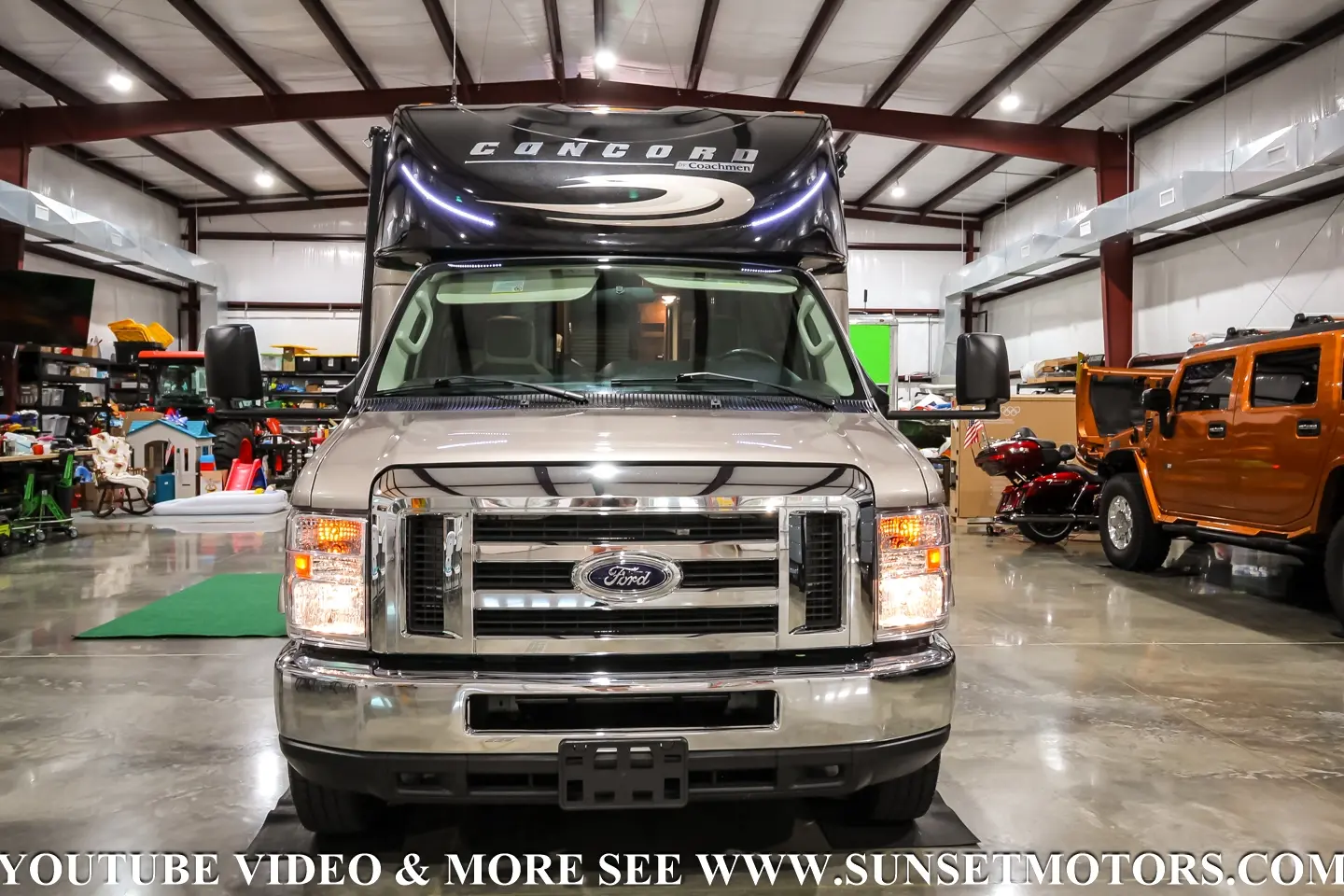 2017 Ford E-Series DRW E-450 Super Duty 158 in WB photo 3