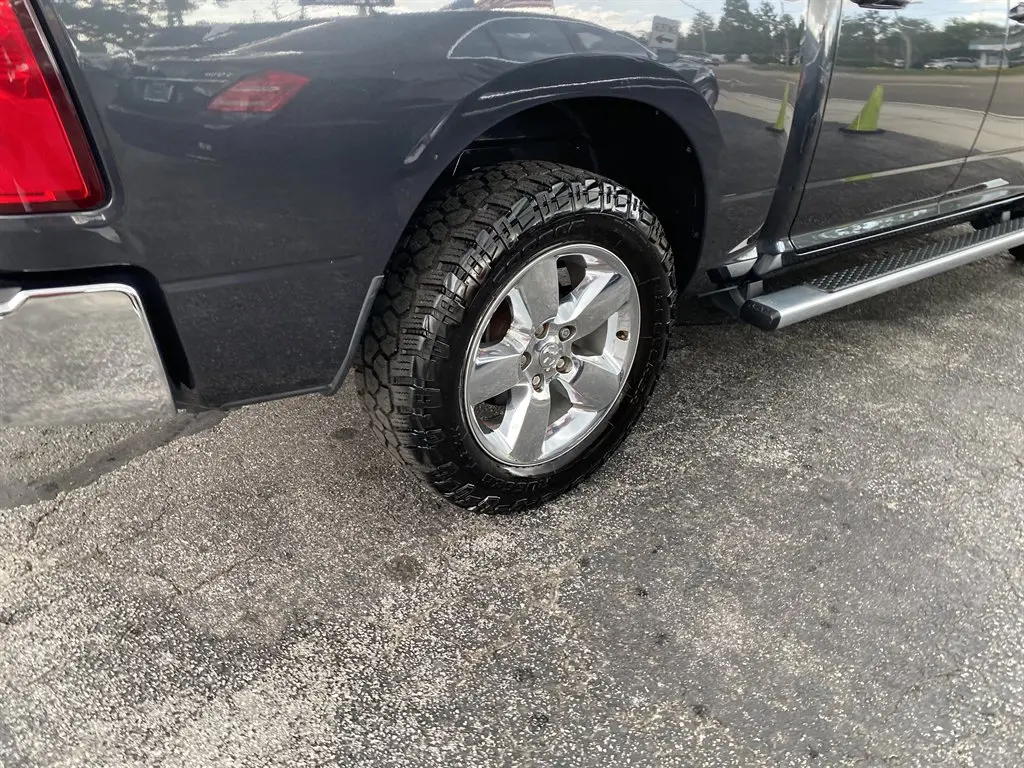 2017 RAM 1500 Big Horn Crew Cab 5'7 photo 5