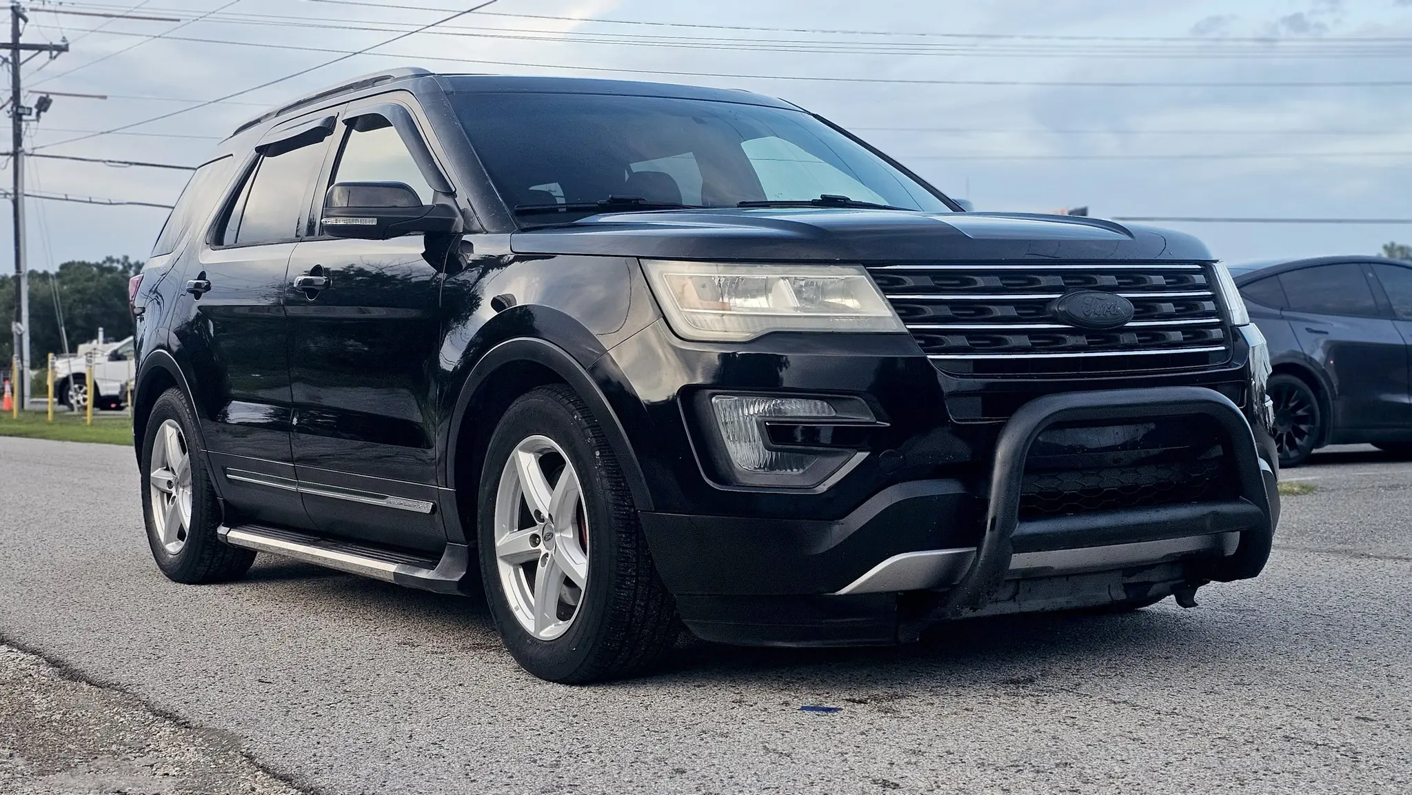 2016 Ford Explorer XLT 4WD photo 4