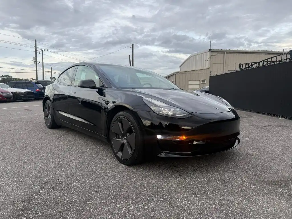 2022 Tesla Model 3 Standard Range Plus's photo