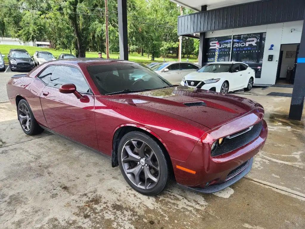 2017 Dodge Challenger SXT's photo