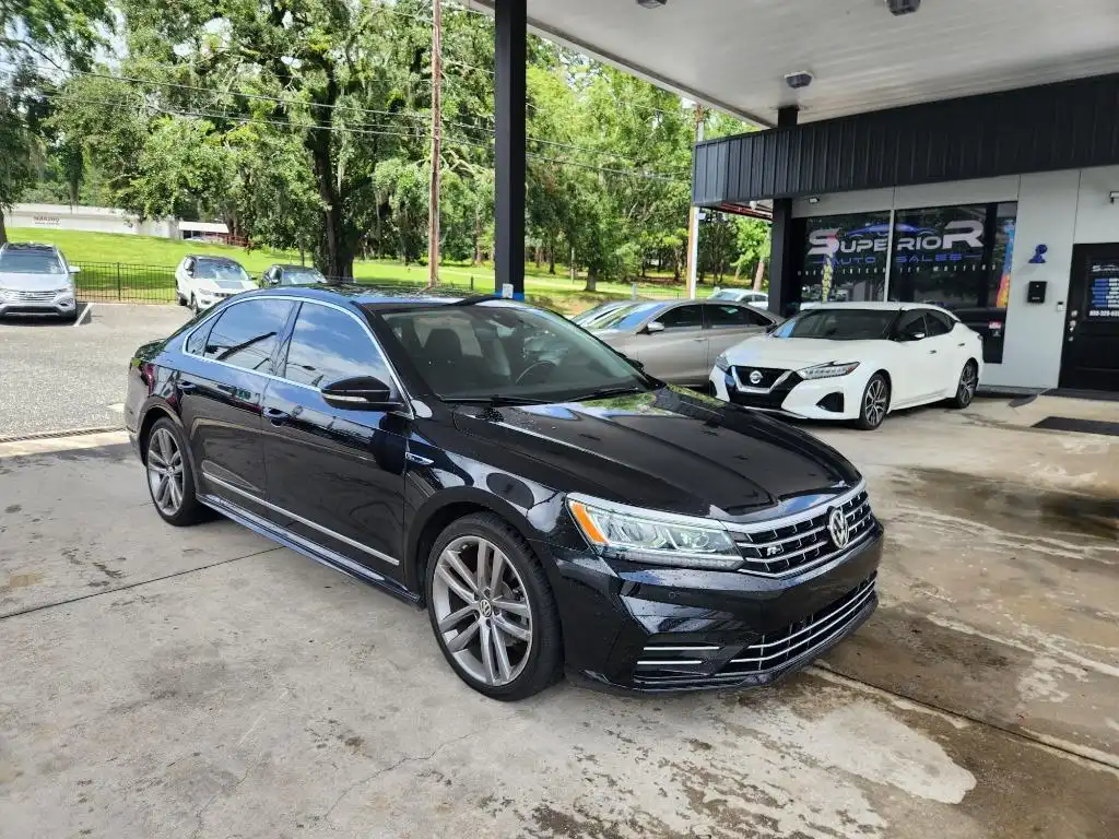 2019 Volkswagen Passat 2.0T SE R-Line Auto's photo