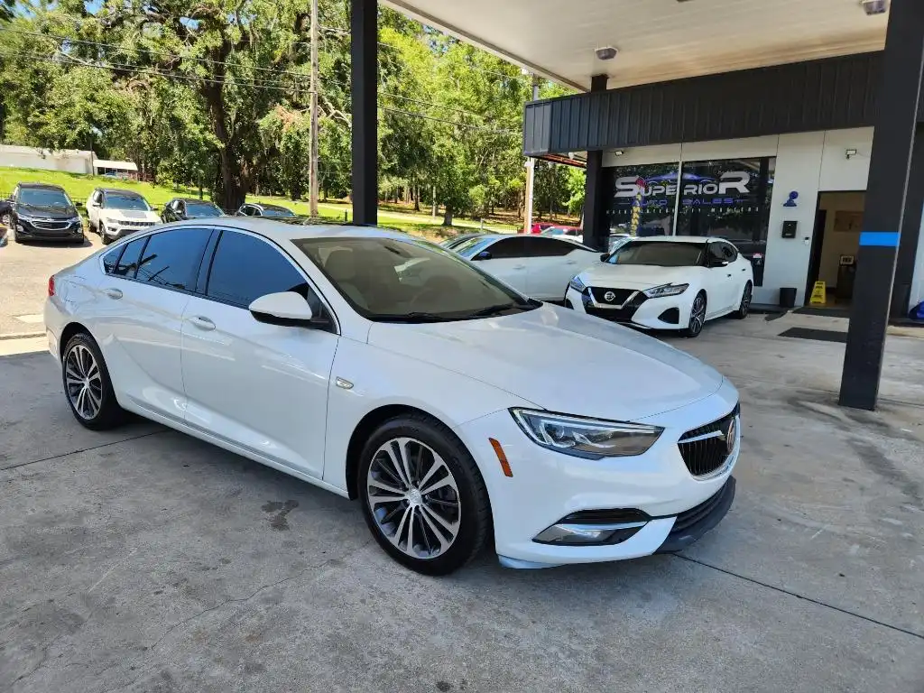 2018 Buick Regal Essence AWD's photo