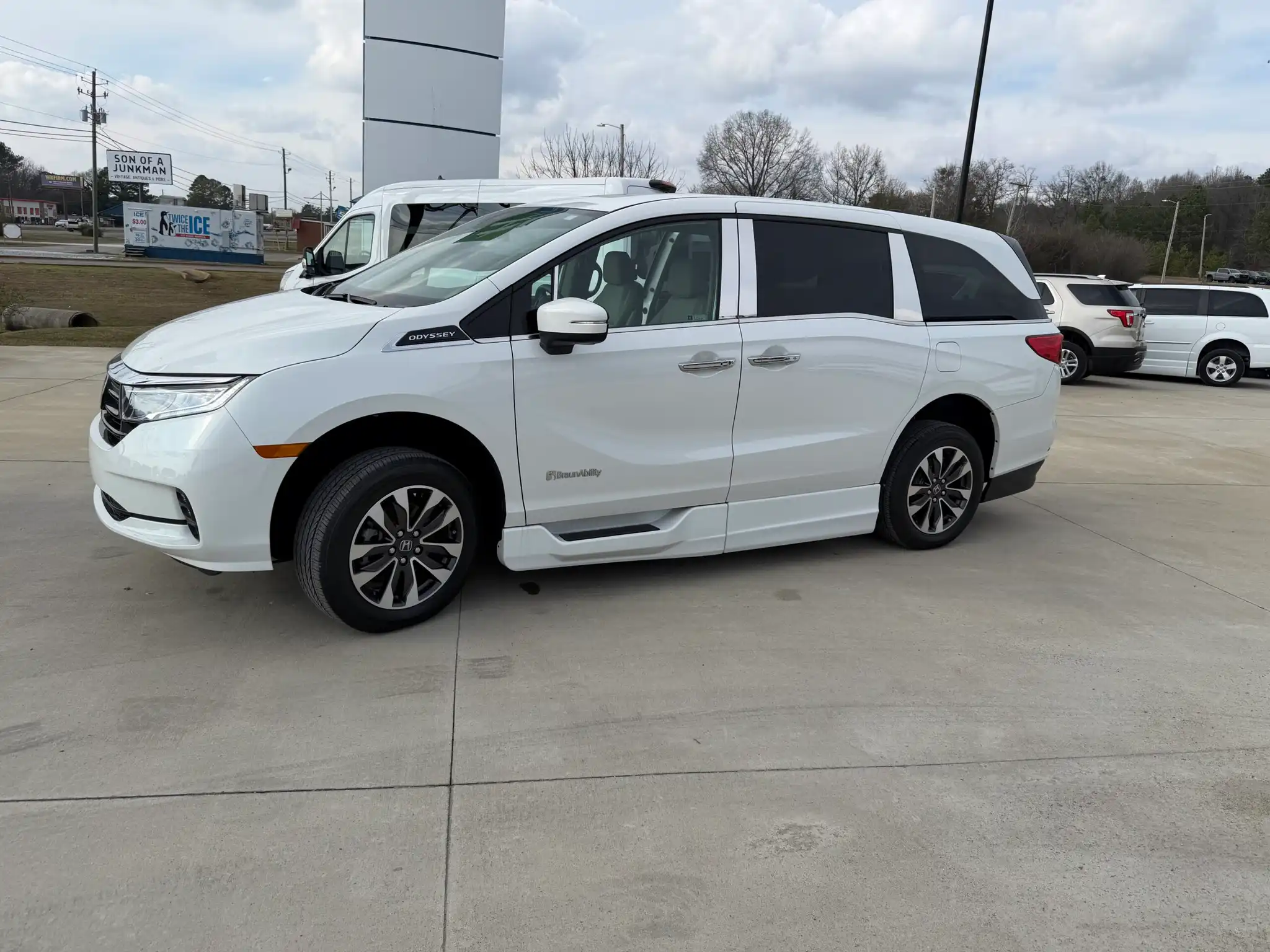 2016 Honda Odyssey EX-L's photo