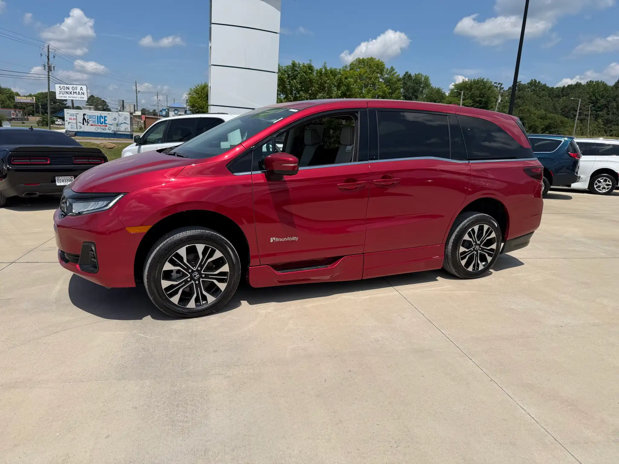 2025 Honda Odyssey Elite's photo