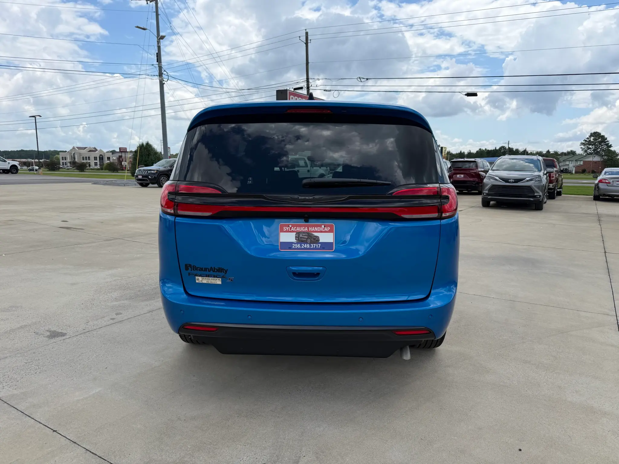 2026 Chrysler Pacifica Select photo 4