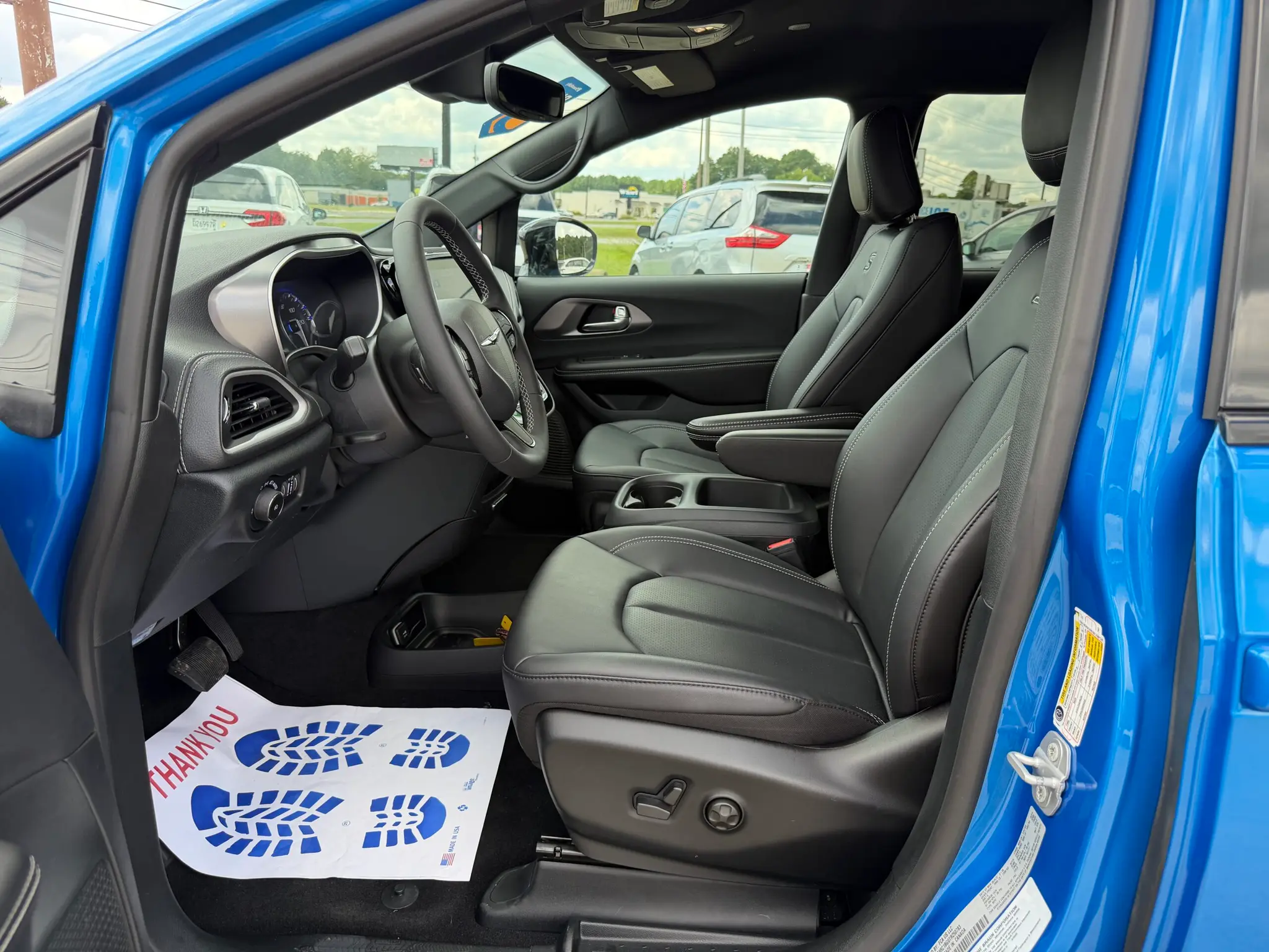 2026 Chrysler Pacifica Select photo 5