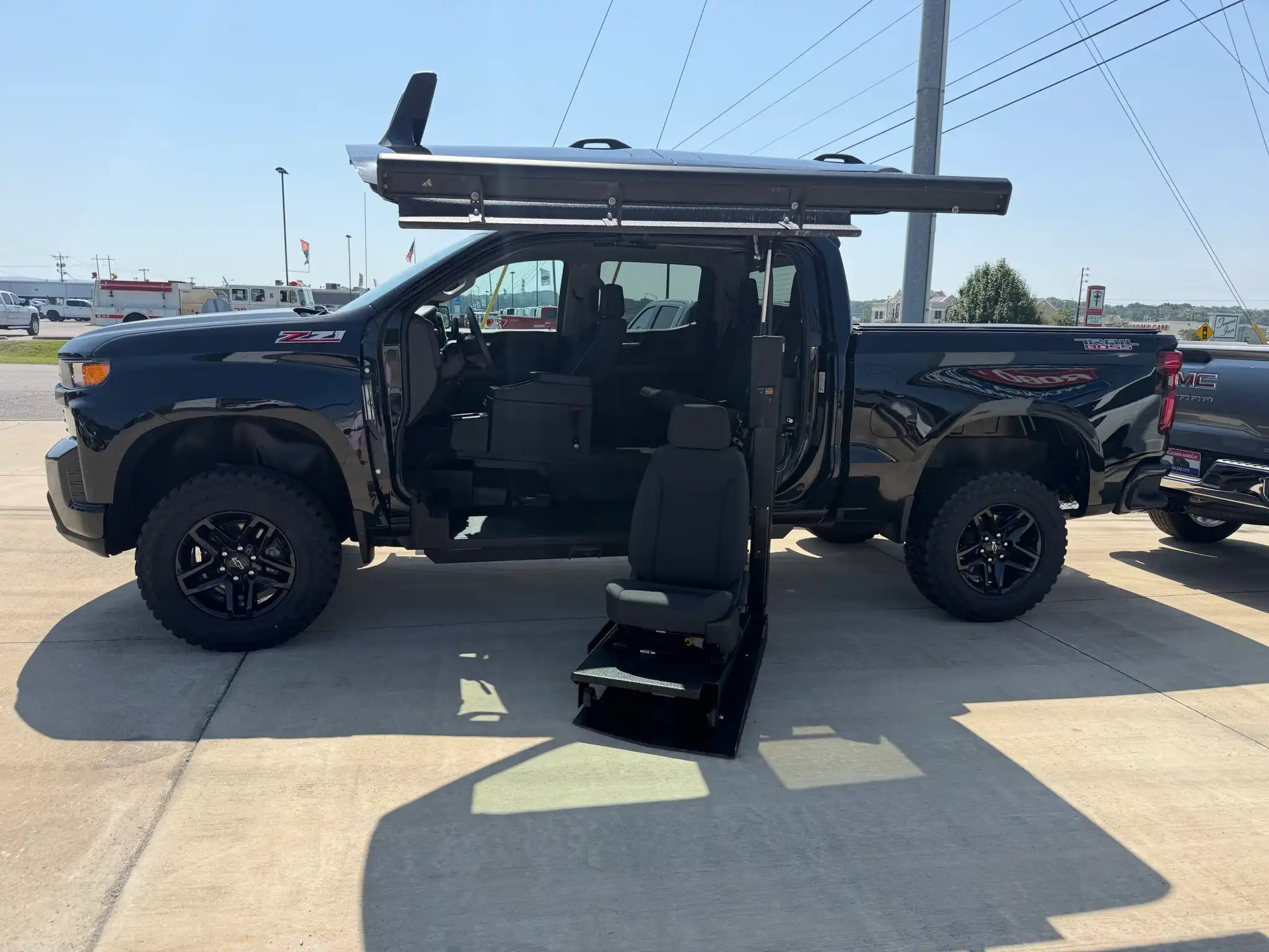 2019 Chevrolet Silverado 1500 Custom Trail Boss 4WD Crew Cab Short Box's photo
