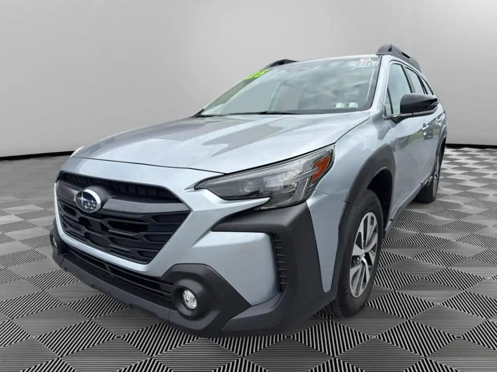2025 Subaru Outback Premium's photo