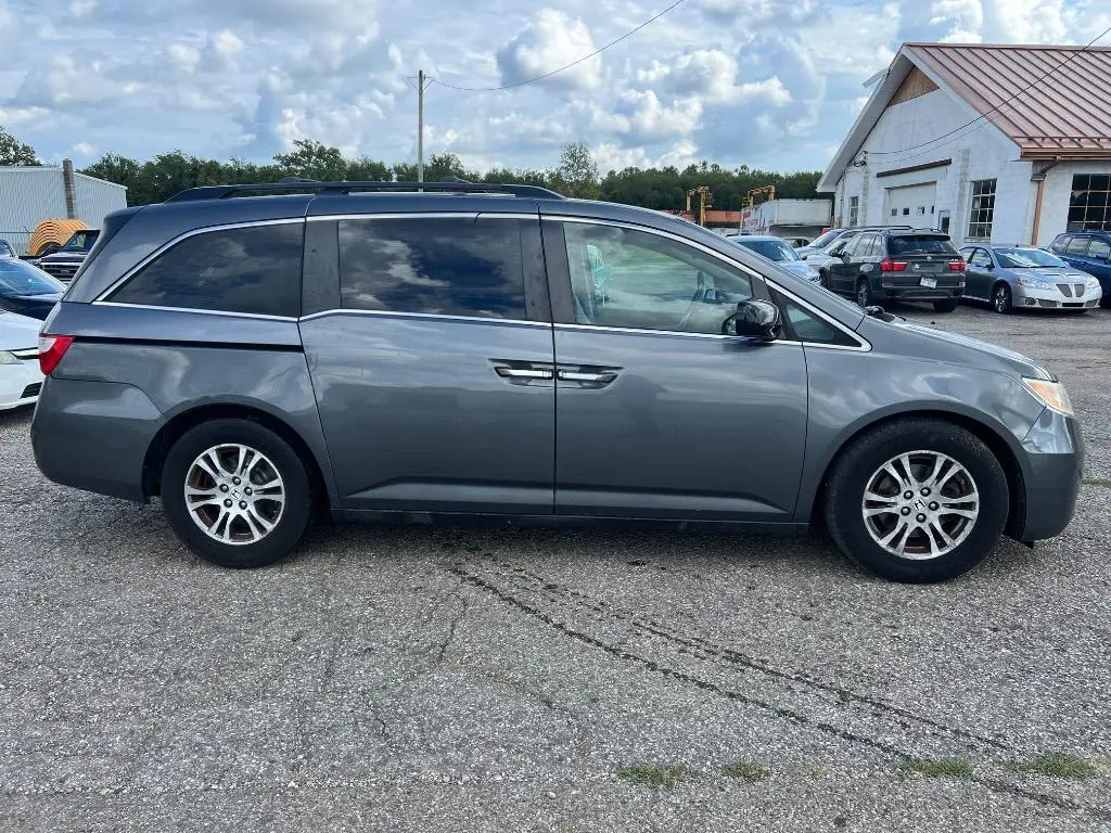 2013 Honda Odyssey EX photo 4