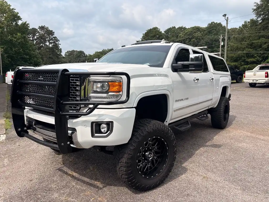 2015 GMC Sierra 4WD Crew Cab Short Box's photo