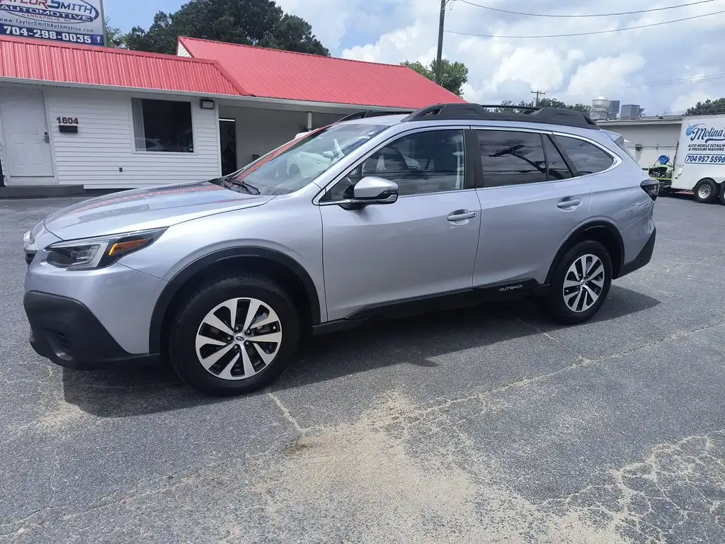 2020 Subaru Outback Premium's photo