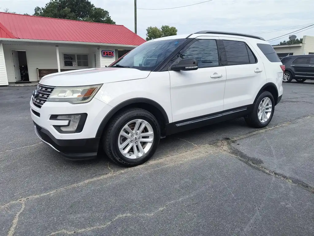 2016 Ford Explorer XLT FWD's photo