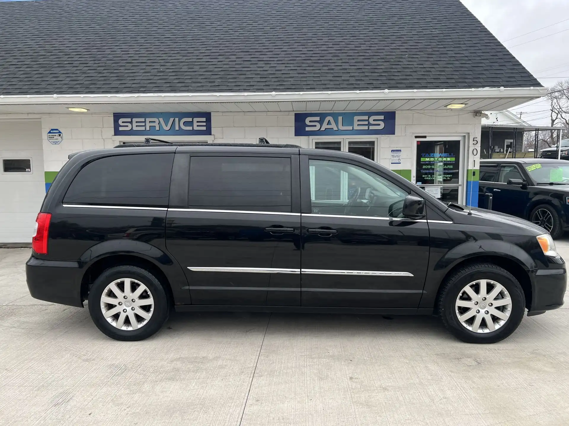 2013 Chrysler Town & Country Touring's photo