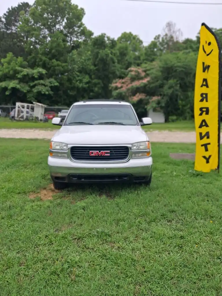 2003 GMC Yukon 2WD 1/2 Ton SLE's photo