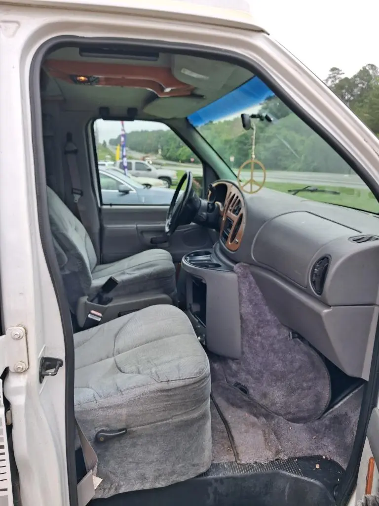 1998 Ford E-Series E-150 photo 4