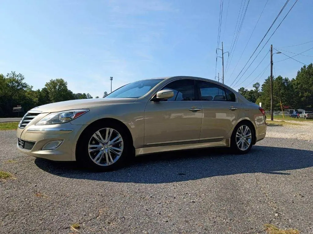 2012 Hyundai Genesis 3.8 photo 3