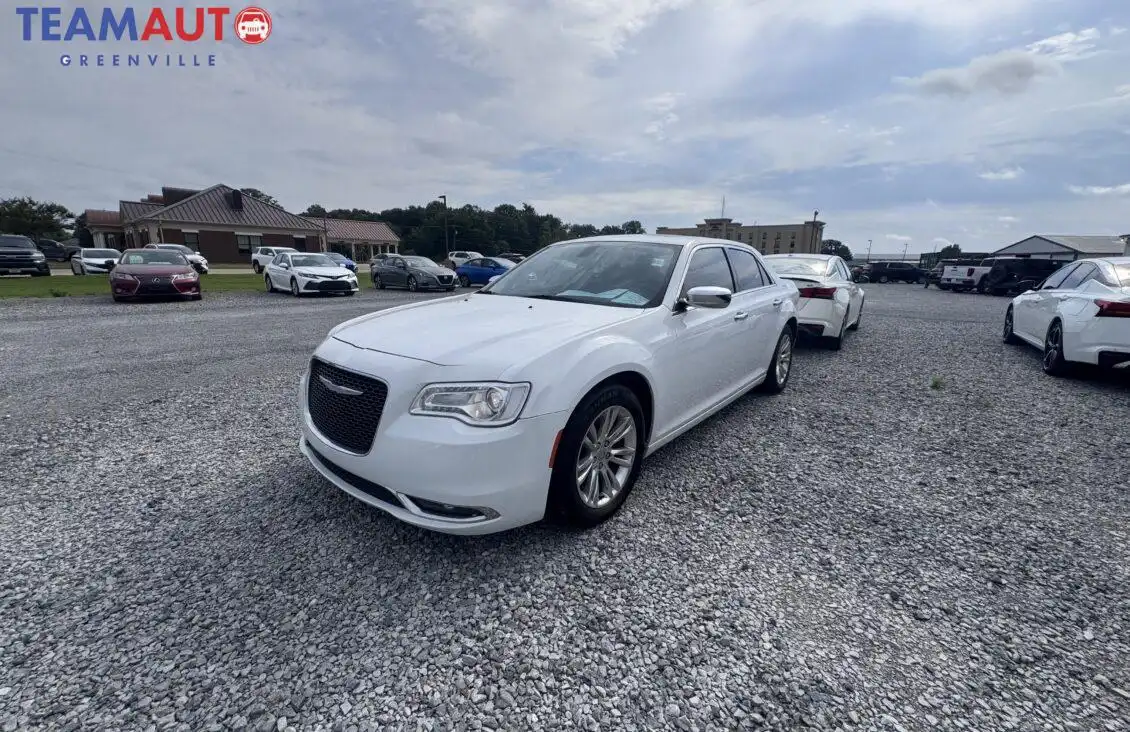 2017 Chrysler 300 C's photo