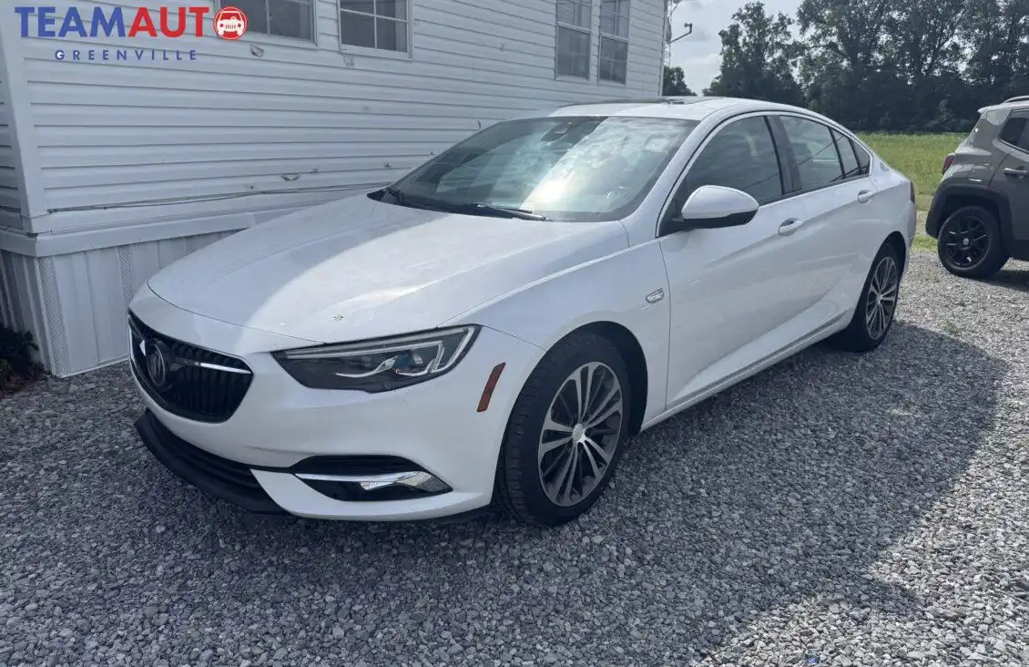 2018 Buick Regal Essence FWD's photo