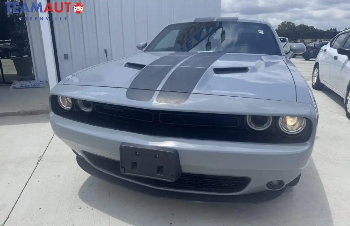 2020 Dodge Challenger SXT Auto's photo