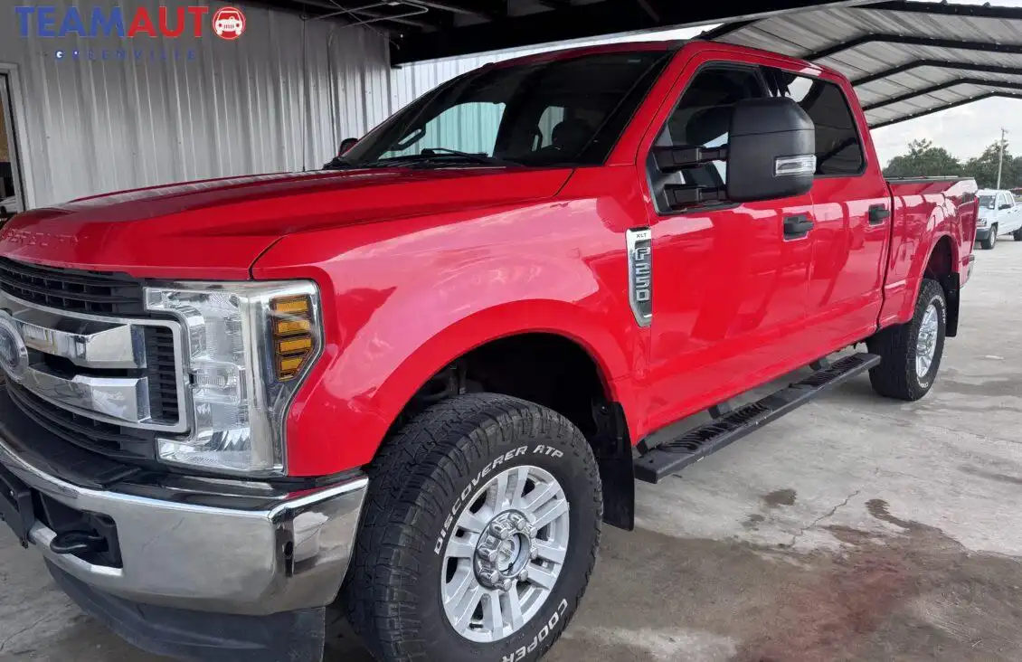 2018 Ford F-250 XL 4WD Crew Cab 8' Box's photo