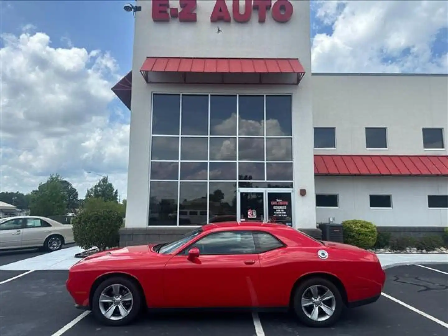 2016 Dodge Challenger SXT's photo