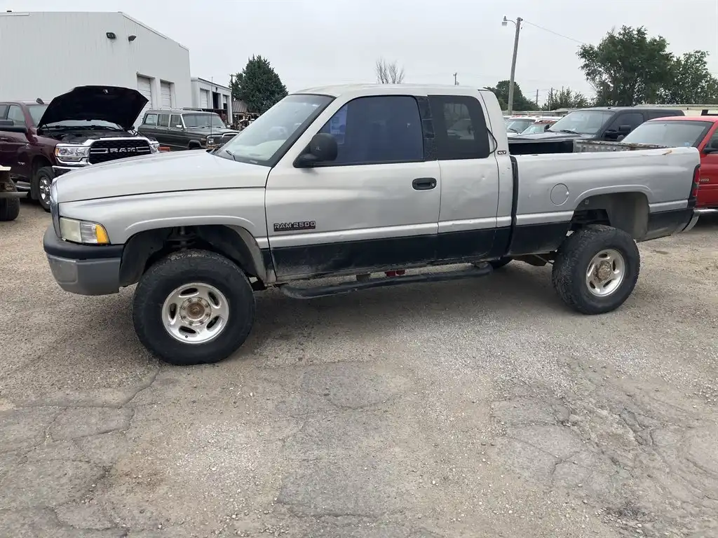 2000 Dodge Ram 1500 2500 ST 4X4 QUAD CAB SWB's photo