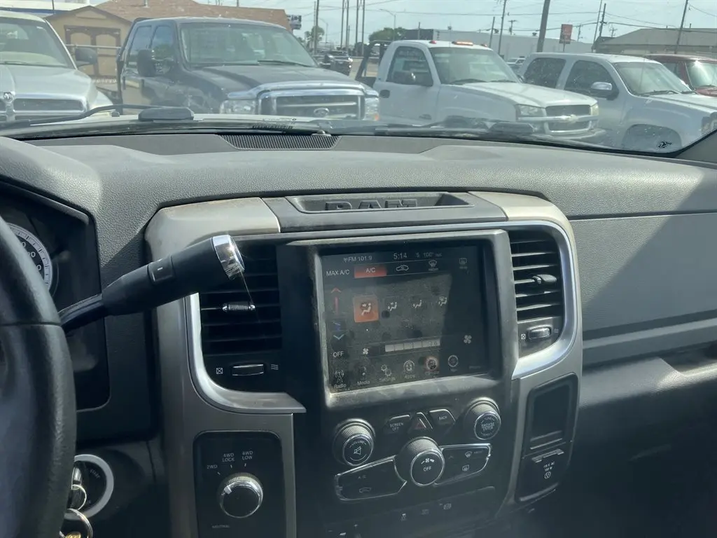 2014 RAM 2500 SLT 4X4 Regular Cab photo 3