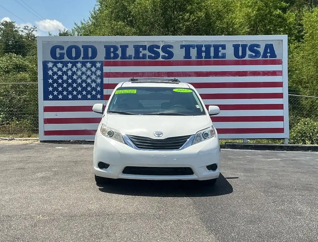 2012 Toyota Sienna XLE V6 7-Passenger Access Seat's photo