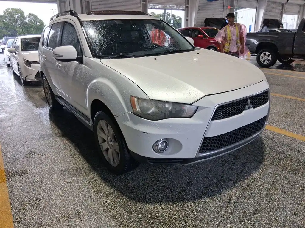 2012 Mitsubishi Outlander SE 2WD's photo