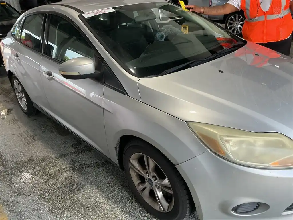 2013 Ford Focus Sedan SE's photo