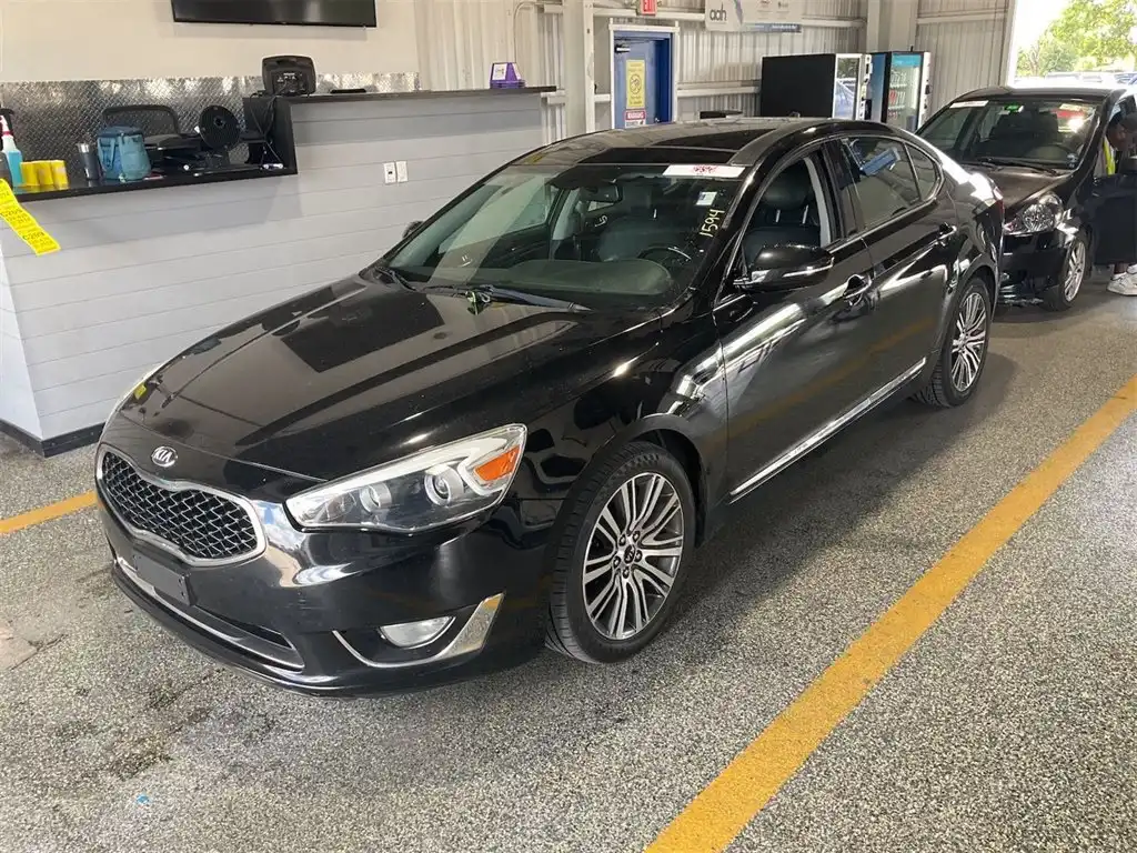 2014 Kia Cadenza Premium's photo