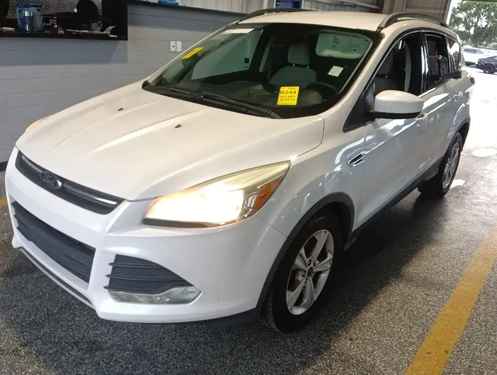 2015 Ford Escape SE's photo