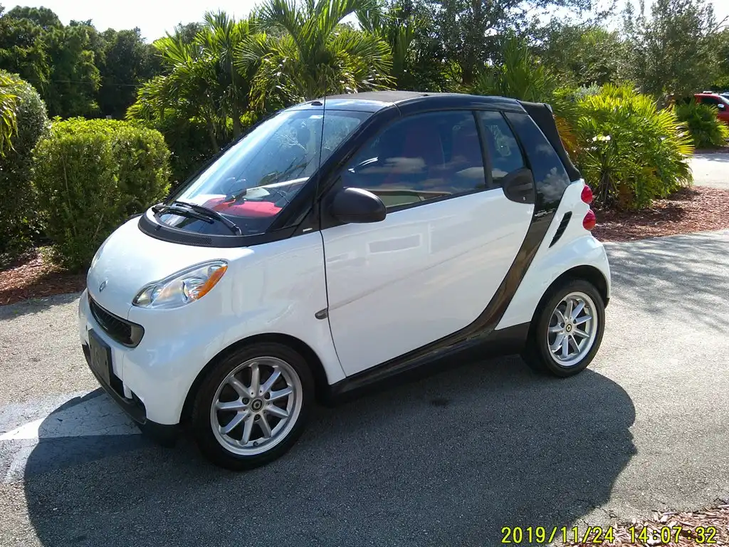 2009 smart fortwo passion cabriolet's photo