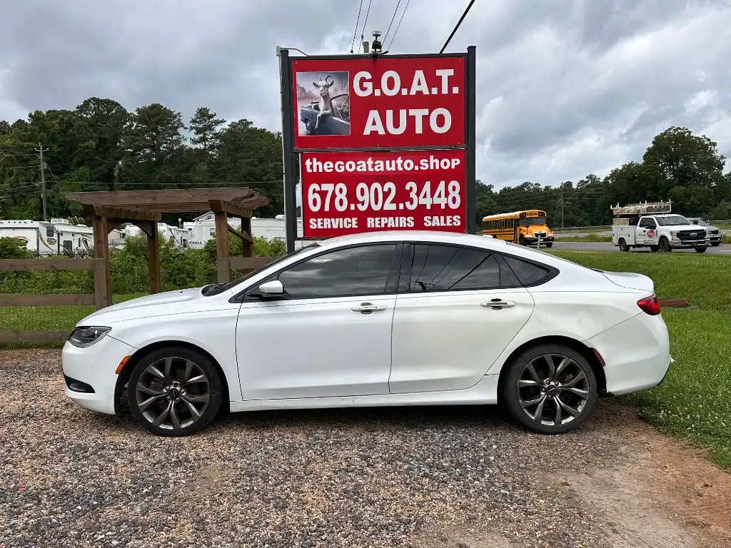 2016 Chrysler 200 S's photo